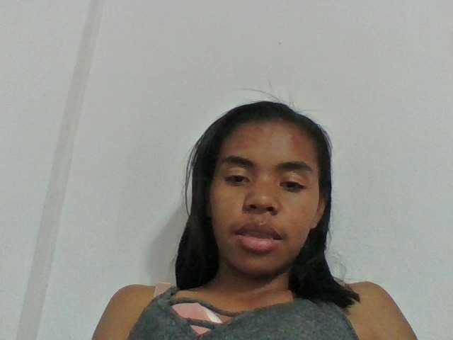 Emelie1a live cam on BongaCams