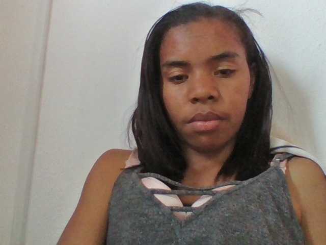 Emelie1a live cam on BongaCams