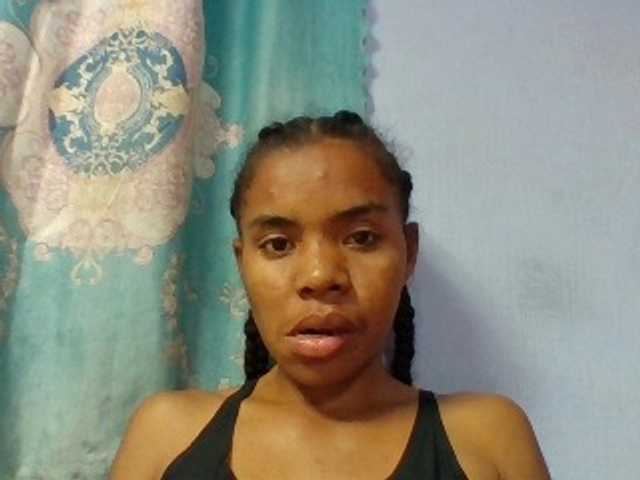 Emelie1a live cam on BongaCams