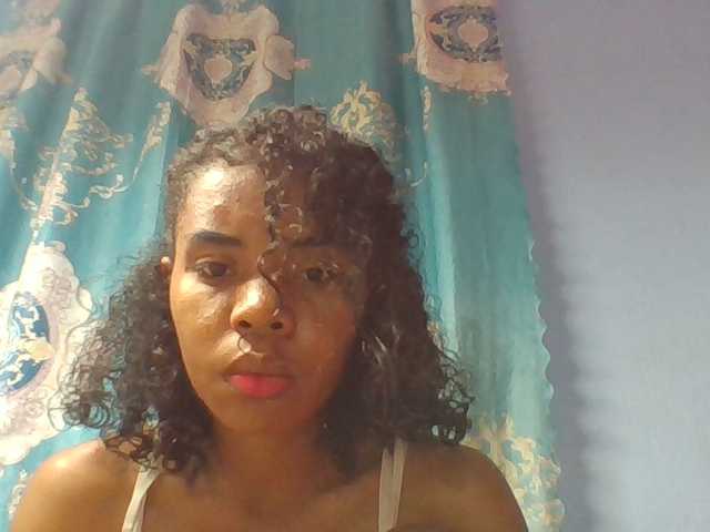 Emelie1a live cam on BongaCams