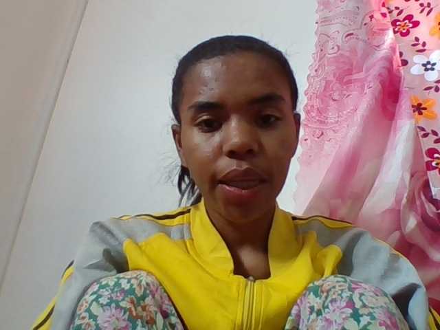 Emelie1a live cam on BongaCams