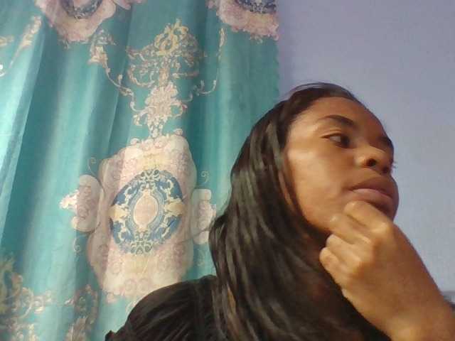 Emelie1a live cam on BongaCams