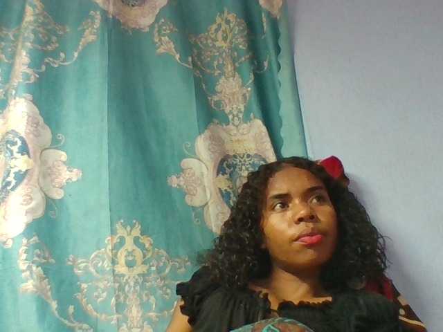 Emelie1a live cam on BongaCams
