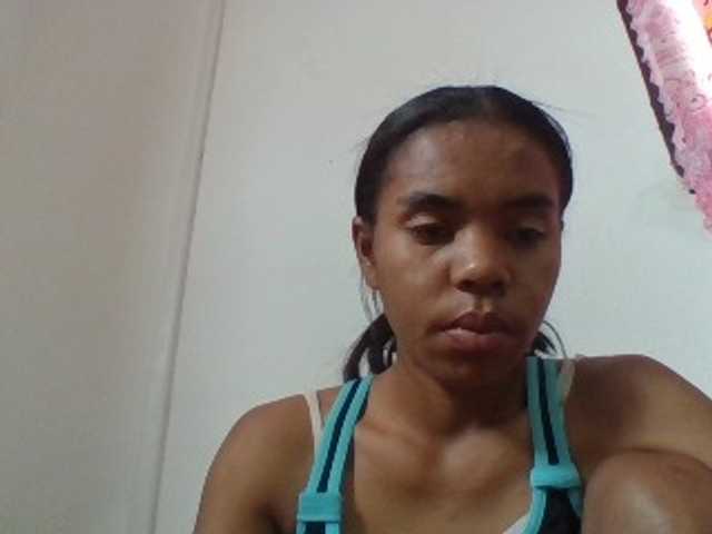 Emelie1a live cam on BongaCams