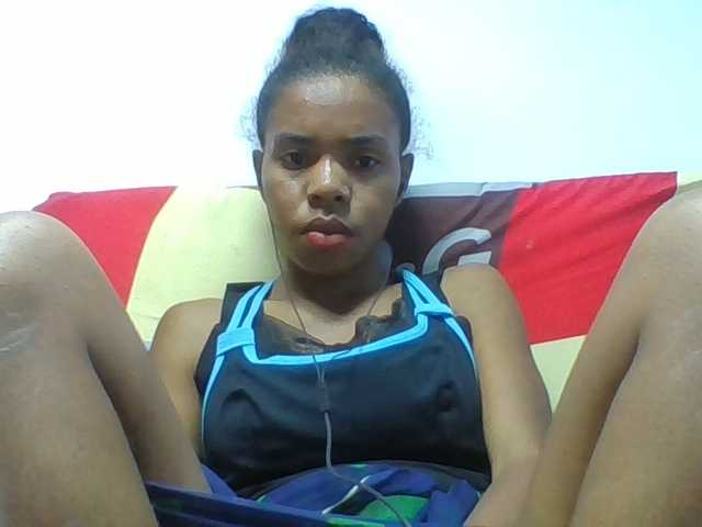 Emelie1a live cam on BongaCams