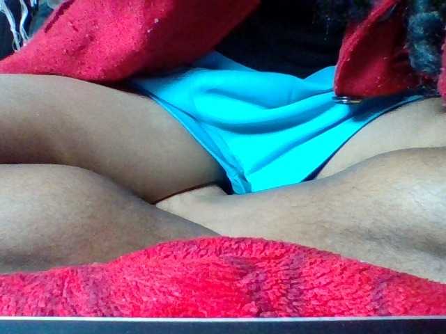 Emelie1a live cam on BongaCams