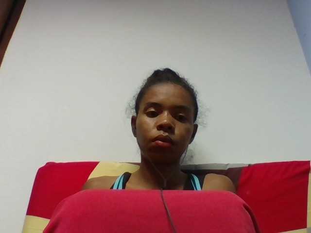 Emelie1a live cam on BongaCams