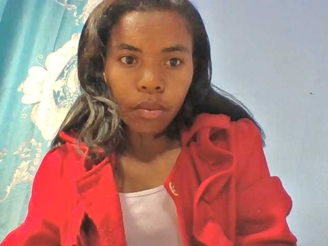 Emelie1a live cam on BongaCams