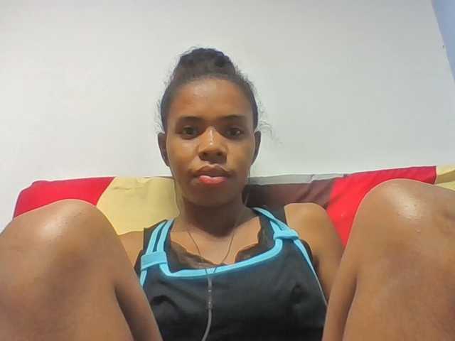 Emelie1a live cam on BongaCams