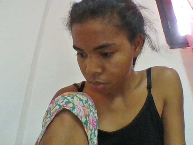 Emelie1a live cam on BongaCams