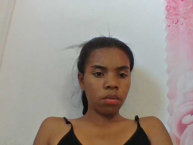 Emelie1a live cam on BongaCams