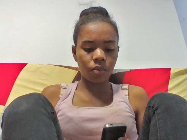 Emelie1a live cam on BongaCams