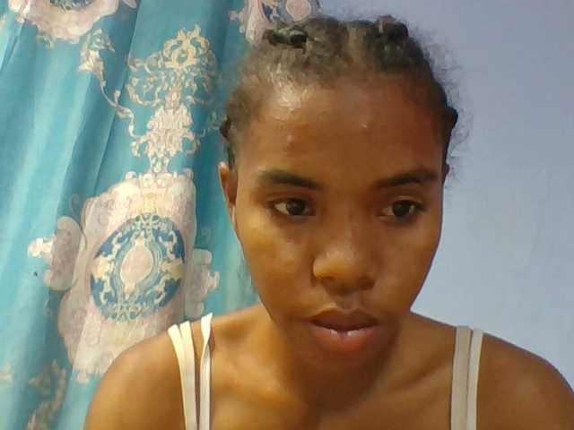 Emelie1a live cam on BongaCams