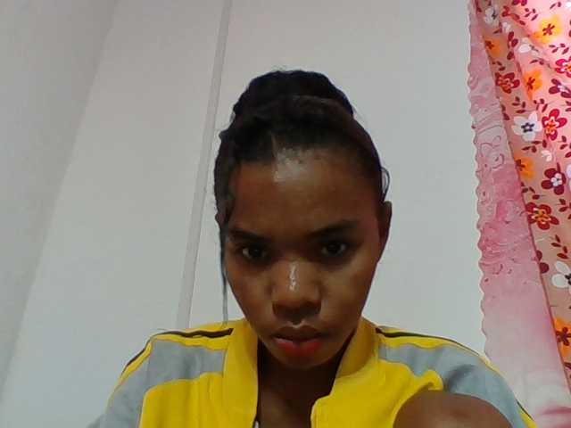 Emelie1a live cam on BongaCams