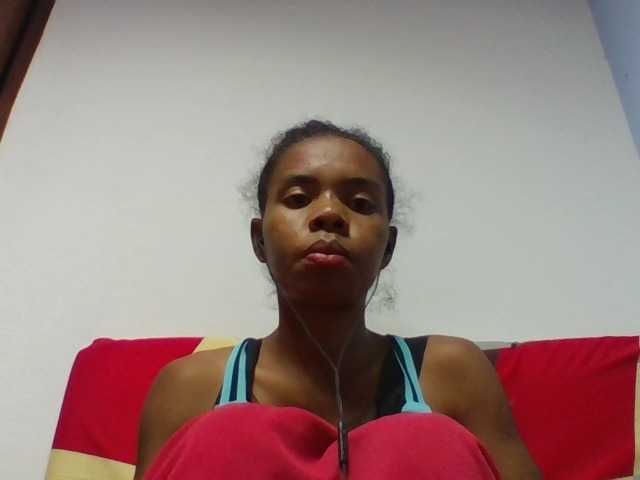 Emelie1a live cam on BongaCams