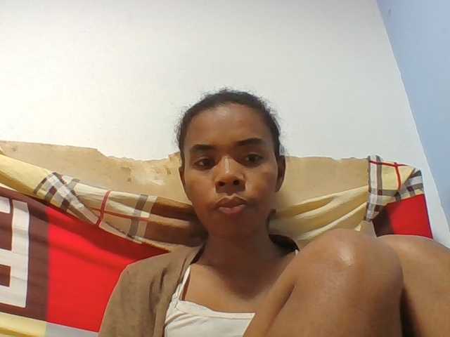Emelie1a live cam on BongaCams