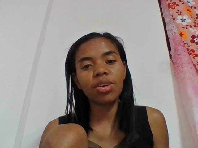 Emelie1a live cam on BongaCams
