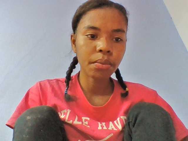 Emelie1a live cam on BongaCams
