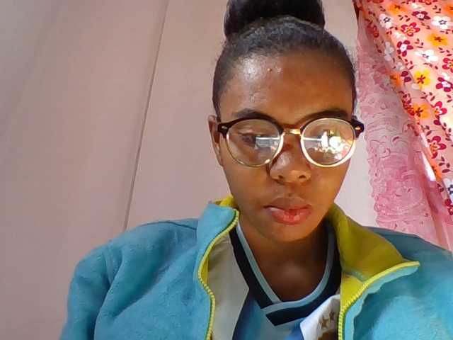 Emelie1a, live now on BongaCams
