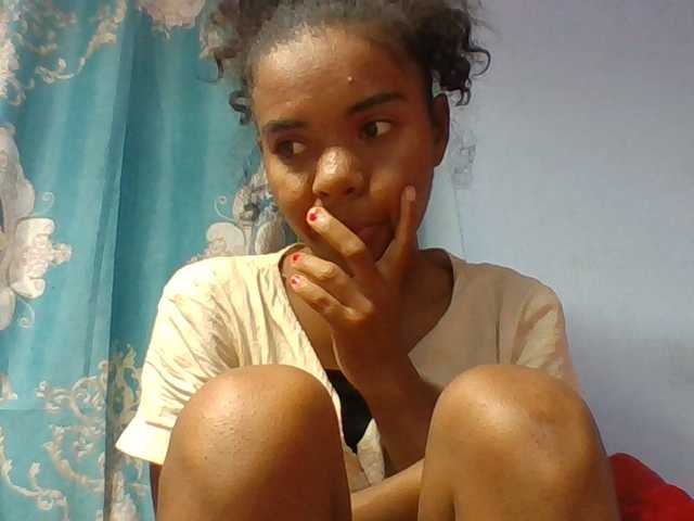 Emelie1a live cam on BongaCams