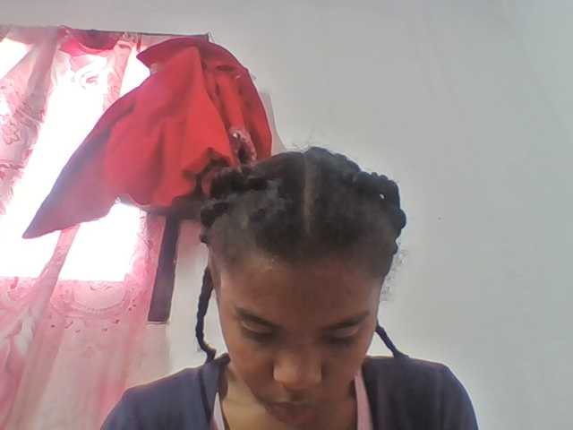 Emelie1a live cam on BongaCams