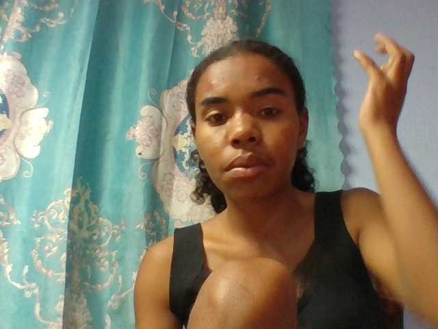 Emelie1a live cam on BongaCams