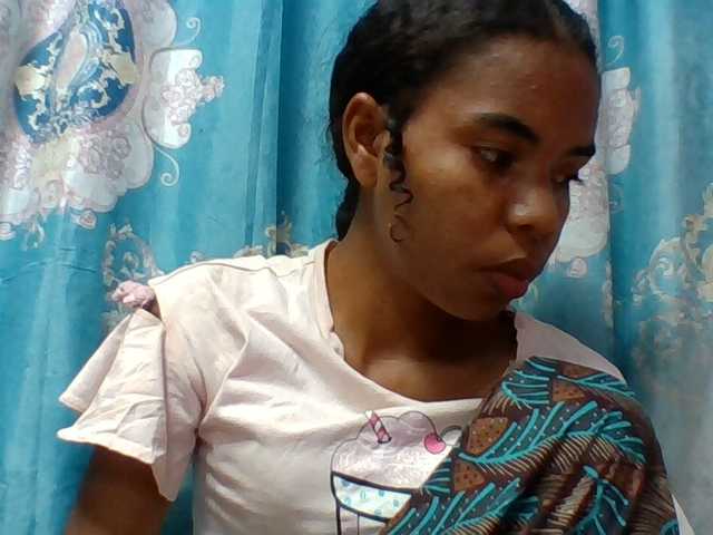 Emelie1a live cam on BongaCams