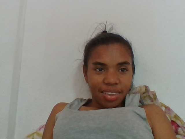 Emelie1a live cam on BongaCams