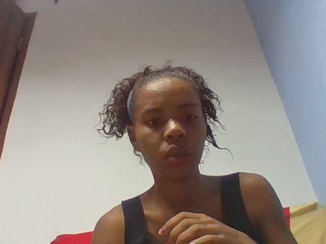 Emelie1a live cam on BongaCams