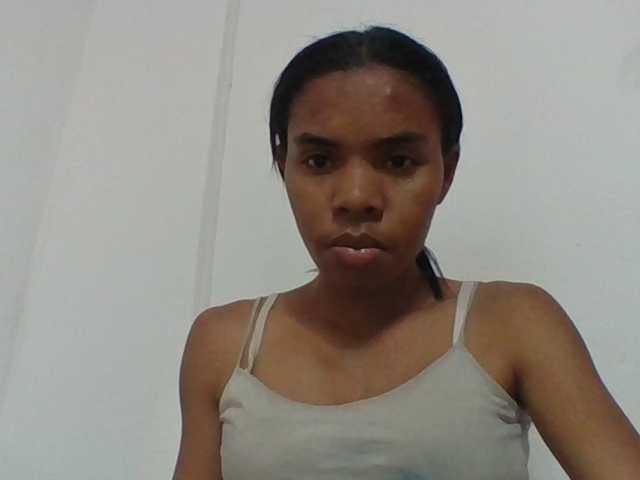 Emelie1a live cam on BongaCams