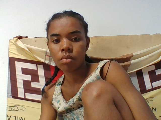 Emelie1a live cam on BongaCams