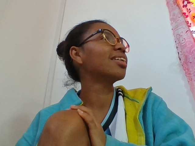 Emelie1a, live now on BongaCams