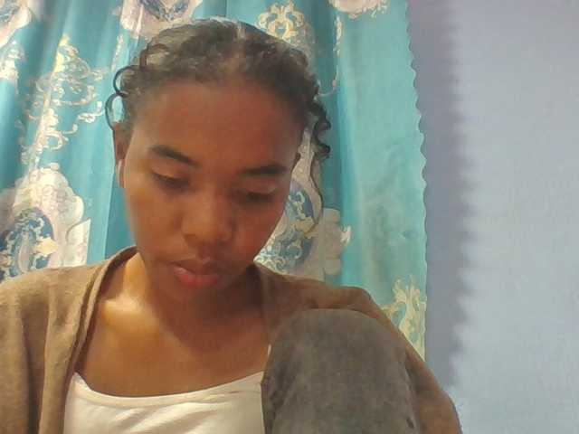 Emelie1a live cam on BongaCams