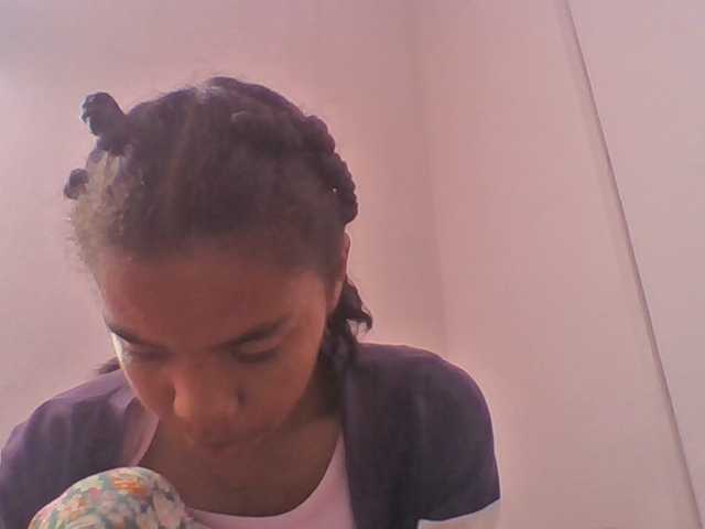 Emelie1a live cam on BongaCams