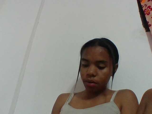 Emelie1a live cam on BongaCams