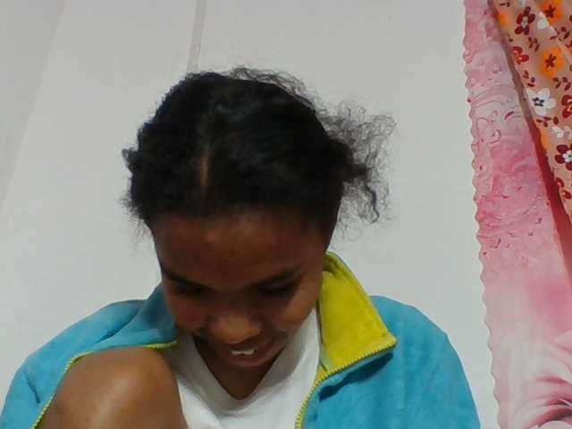 Emelie1a live cam on BongaCams