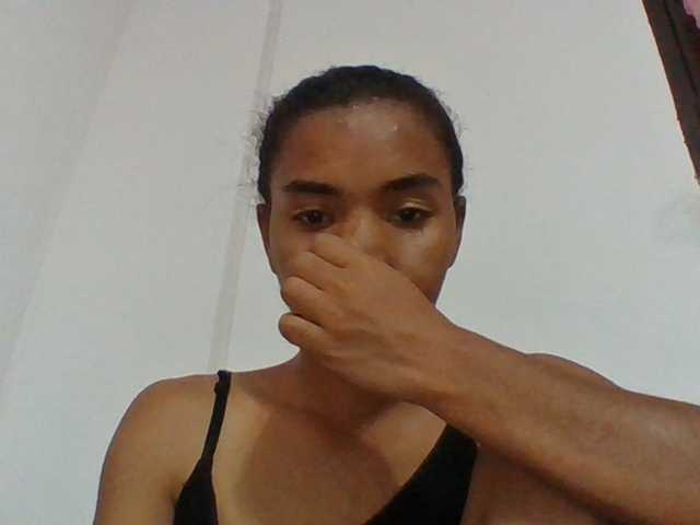 Emelie1a live cam on BongaCams