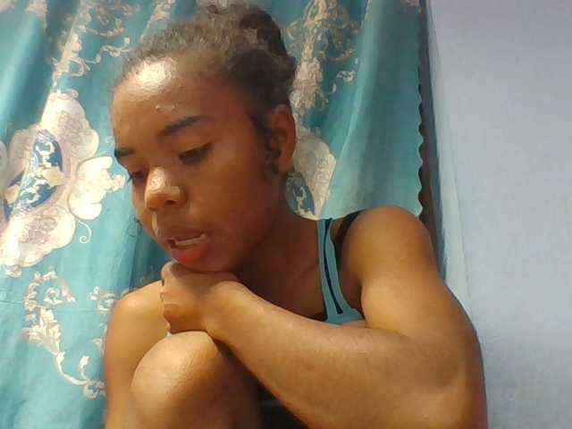 Emelie1a live cam on BongaCams