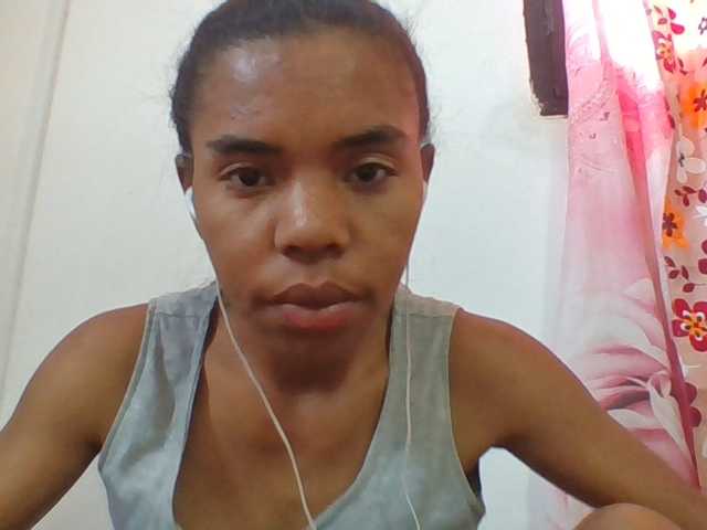 Emelie1a live cam on BongaCams