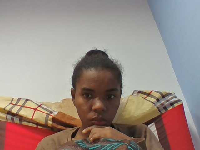 Emelie1a live cam on BongaCams