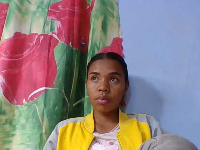Emelie1a live cam on BongaCams