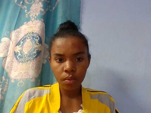 Emelie1a live cam on BongaCams