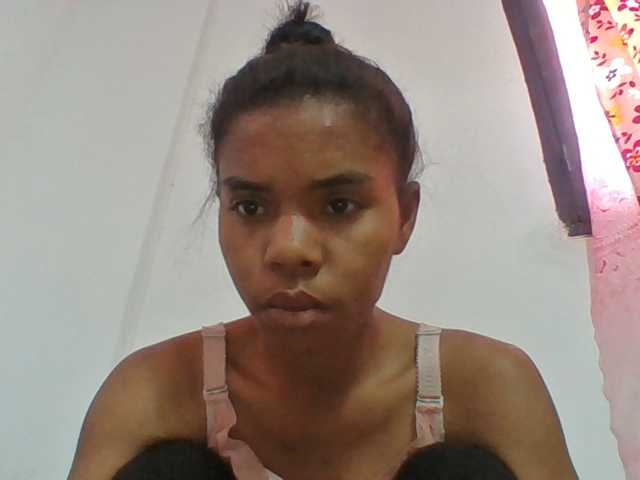 Emelie1a live cam on BongaCams