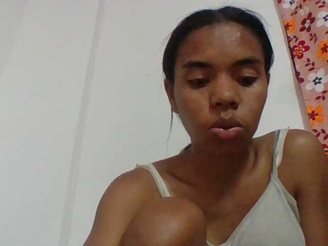 Emelie1a live cam on BongaCams