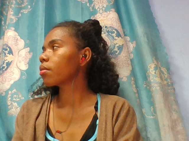 Emelie1a live cam on BongaCams