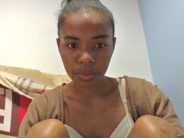 Emelie1a live cam on BongaCams