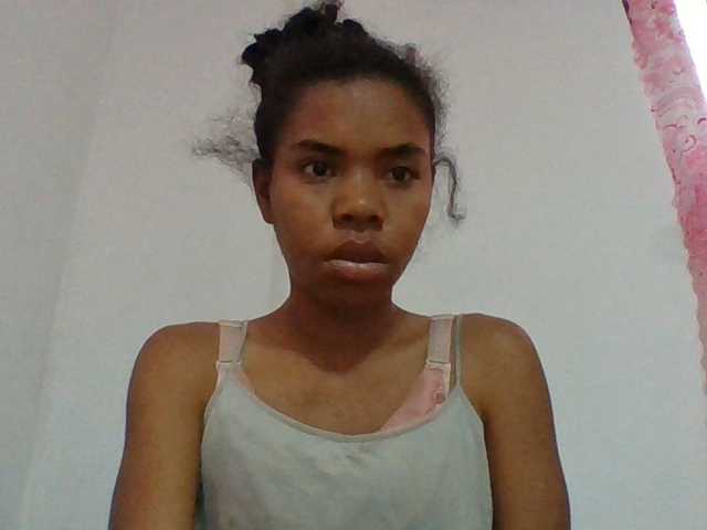 Emelie1a live cam on BongaCams