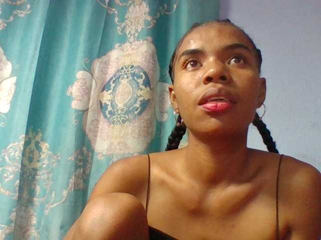Emelie1a live cam on BongaCams