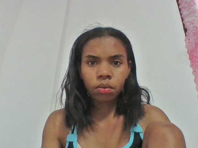 Emelie1a live cam on BongaCams