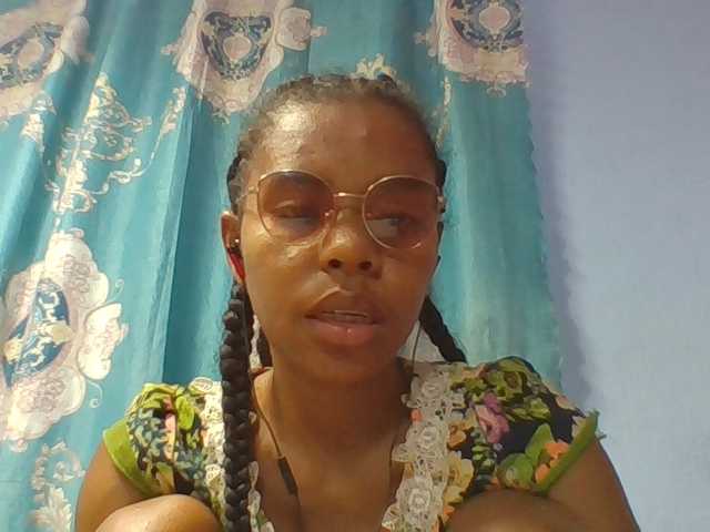 Emelie1a live cam on BongaCams